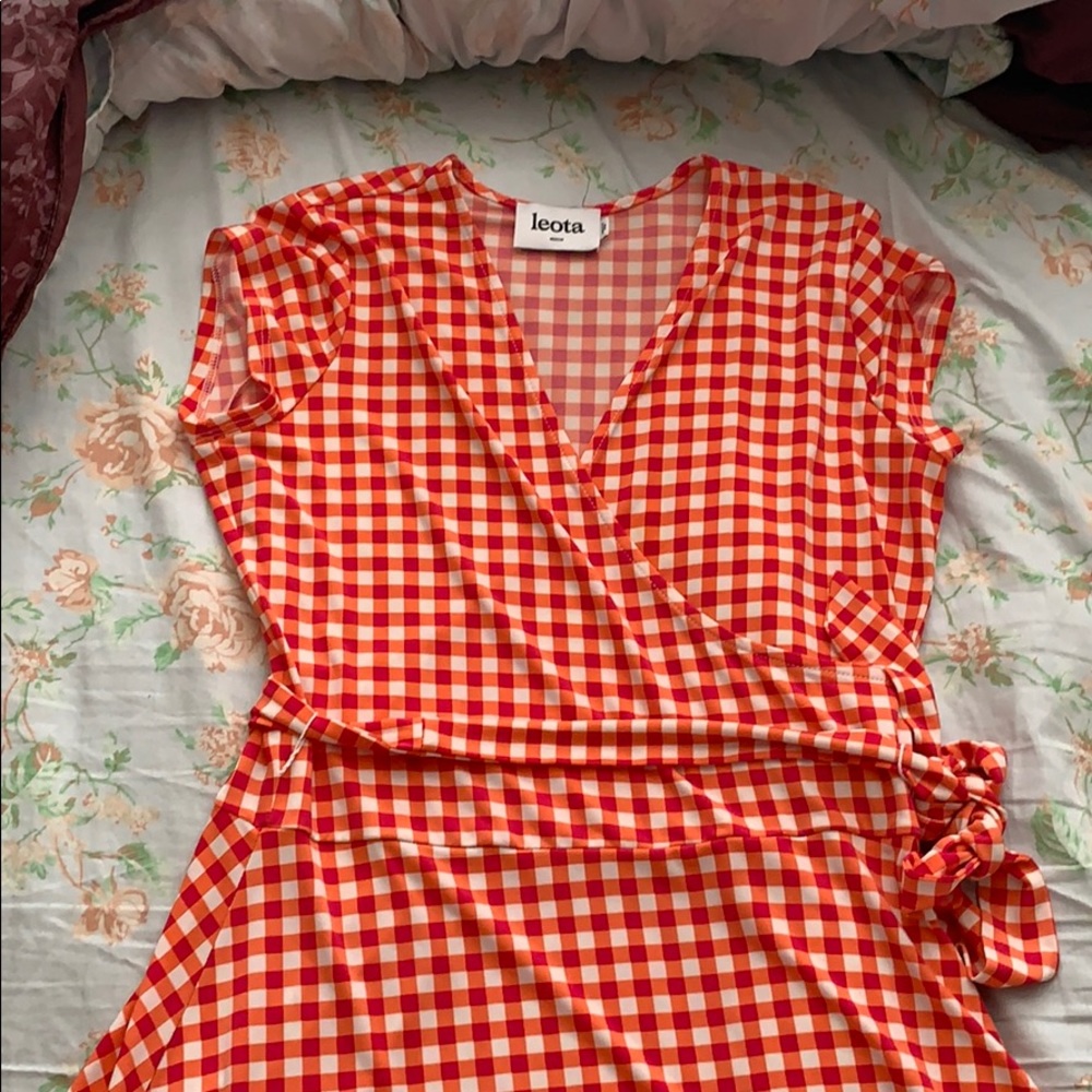 Size Medium gingham v-neck Jersey A-line Dress